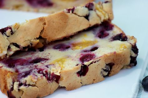 Make the most of these seasonal fruits with this Blueberry Peach Bread. If made ahead of time, it's the perfect breakfast on-the-go Peach Blueberry Loaf, Peach Blueberry Bread, Wife Recipes, Fruit Breads, Peach Bread, Peach Blueberry, Loaf Cakes, Bread Easy, Blueberry Bread