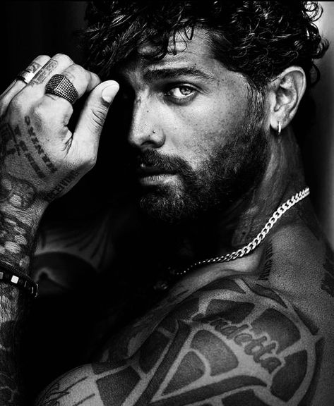 Sinners Atone, Dark Skin Light Hair, Espresso Hair Color, Hair Color Chocolate, Men Tattoos, Handsome Arab Men, Brunette Models, Masculine Men, Va Va Voom