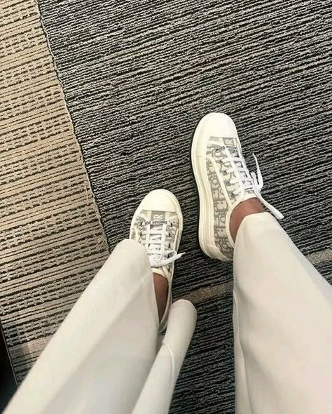 Dior Sneakers Outfit, Faith Nketsi, Trainers Outfit, Pretty Sneakers, Dior Sneakers, Shoes Heels Classy, Fashion Shoes Heels, Shoe Wishlist, Lv Shoes