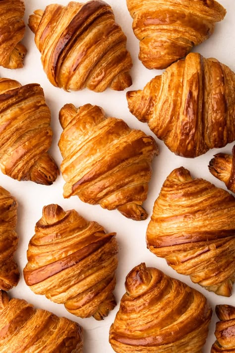 Crossant Recipes, Making Croissants, Bouchon Bakery, Butter Croissant, Homemade Croissants, Croissant Recipe, Blue Bottle, Bread Recipes Homemade, Recipes Homemade