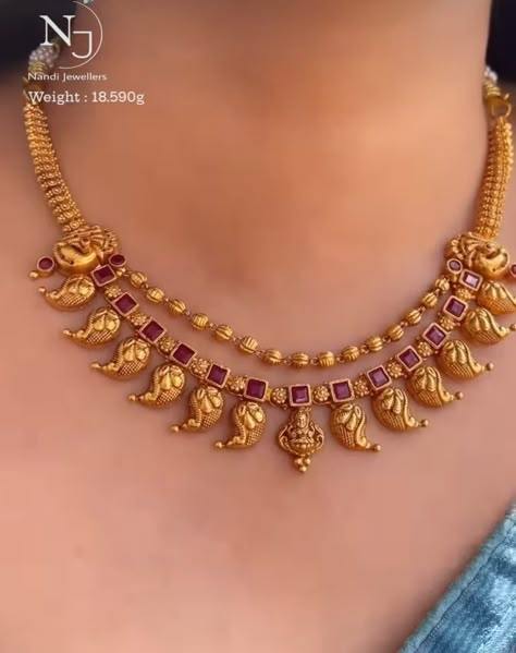 Short Necklace Gold Indian, Gold Short Necklace Designs, Light Weight Gold Necklace, Short Gold Necklace, Gold Necklace Price, Indian Gold Necklace Designs, Small Gold Necklace, Simple Necklace Designs, Gold Jewels Design