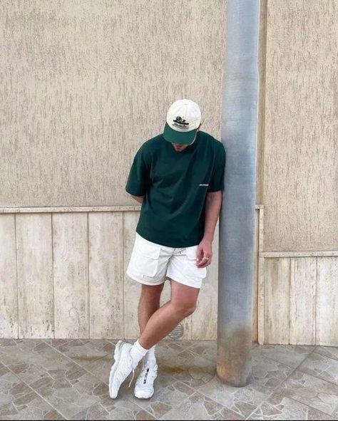 Outfit Cowo, Outfit Cowok, White Shorts Outfit, Guys Fashion Casual, Mens Shorts Outfits, Mens Casual Outfits Summer, Guys Clothing Styles, Cool Outfits For Men, Streetwear Men Outfits