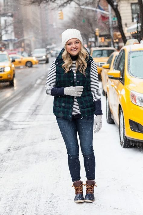 First Real Snow in NYC -- Plaid Puffer Vest, Striped Tee, Beanie, and Duck Boots! Duck Boot Outfit Ideas, Duck Boot Outfit, Duck Boots Outfit, Duck Boats, Pijamas Women, Sperry Duck Boots, Womens Duck Boots, Winter Boots Outfits, Duck Boot