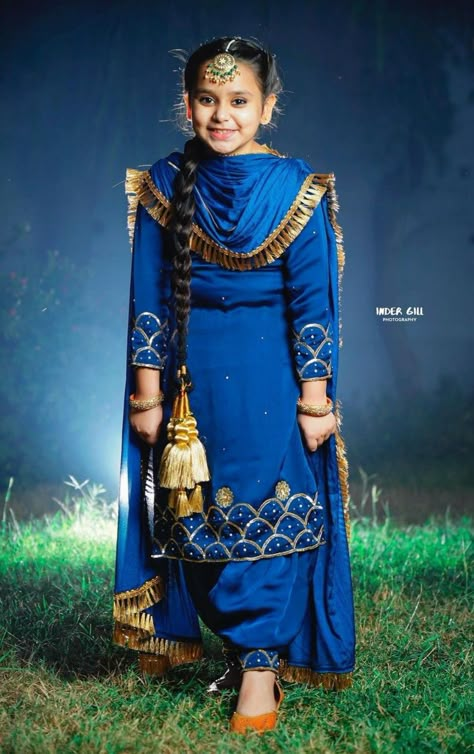 Panjabi Suit Salwar Design New, Ladies Suit Design, Punjabi Suits Party Wear, Patiala Suit Designs, Punjabi Suits Designer Boutique, Punjabi Suits Designer, Suits Party Wear, Velvet Dress Designs, Punjabi Outfits