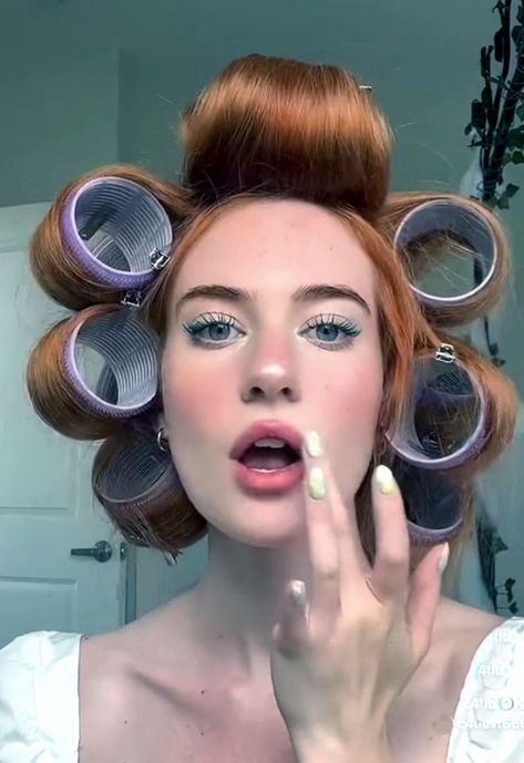 Hair Curlers Rollers Aesthetic, Curler Aesthetic, Hairstyles Rollers, Hair Rollers Aesthetic, Big Curlers, Large Hair Rollers, Hair Rollers Tutorial, Curling Tutorial, Big Hair Rollers