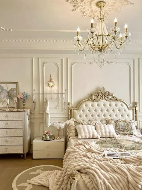 Aesthetic Princess Bedroom, Etheral House Interior, Cinderella Aesthetic Bedroom, Rococo Aesthetic Room, Room Inspo Antique, Fancy Vintage Bedroom, Old Money Room Inspo Bedroom, French Interior Design Parisian Style Bedroom, Fancy Houses Interior Luxury