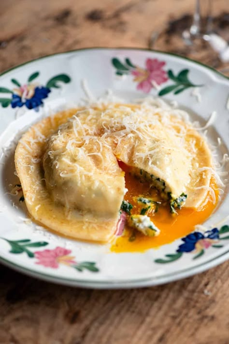 Egg Yolk Stuffed Ravioli, Cheese Filled Pasta Recipes, Ravioli With Egg Inside, Ravioli Egg Yolk, Giant Ravioli, Egg Ravioli, Egg Yolk Ravioli, Ravioli With Spinach, Cured Egg Yolk