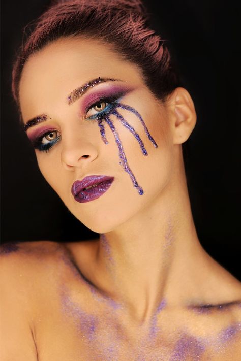 60 Killing Halloween Makeup Ideas To Collect All Compliments And Treats Scary Pretty Halloween Makeup, Pumpkin Makeup Ideas, Glitter Halloween Makeup, Halloween Makeup Inspo, Cat Face Makeup, Steampunk Makeup, Beautiful Halloween Makeup, Cat Halloween Makeup, Themed Makeup