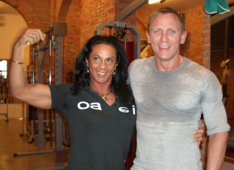 Daniel Craig Workout and diet secret | Muscle world Kourtney Kardashian Weight, Daniel Craig Workout, Cowboys And Aliens, Meal Plan Women, Daniel Craig Bond, Triceps Dips, Incline Bench Press, Workout And Diet Plan, Craig Bond