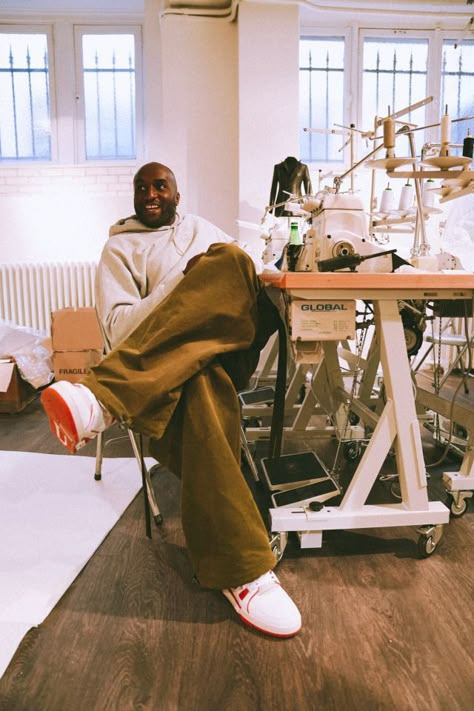 Virgil Abloh Photo: Bogdan Plakov; Autumn Winter 2019 Off-White Womenswear Runway Show Virgil Off White, Virgil Abloh Architecture, Off White Virgil Abloh Design, Off White Campaign, Virgil Abloh Poster, Virgil Abloh Outfits, Virgil Abloh Wallpaper, Virgil Abloh Aesthetic, Virgil Abloh Quotes