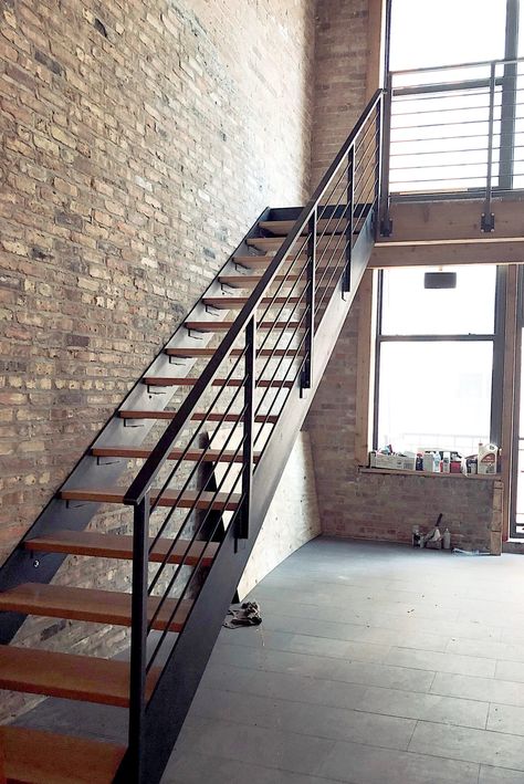 Interior Metal Staircase, Metal Staircase Design Modern, Wood Stairs Painted, Staircase Railing Design Wrought Iron, Metal And Wood Stairs, Iron Stairs Design, Industrial Stairs Design, Industrial Staircase Design, Stairs Painted