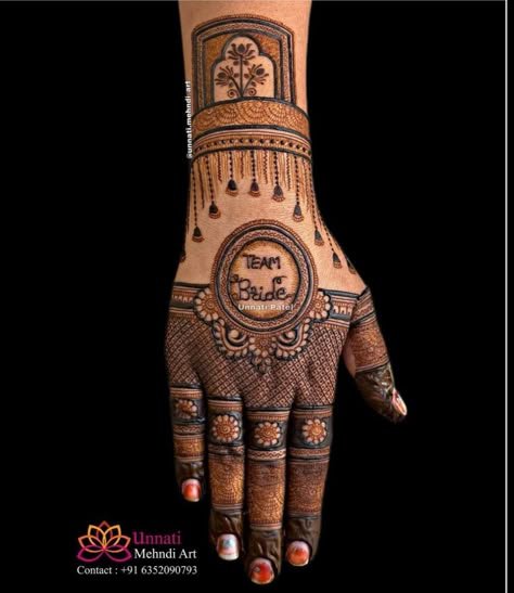 Back Hand Mehndi Designs Stylish Latest, Modern Mehndi Designs Full Hand, Tattoo For Women Arm Sleeve, Back Design Mehndi, Designer Mehndi Designs, Designer Mehendi Designs, Mehandi Designs Back Hands, Arm Sleeve Black Women, Simple Stylish Mehndi Designs