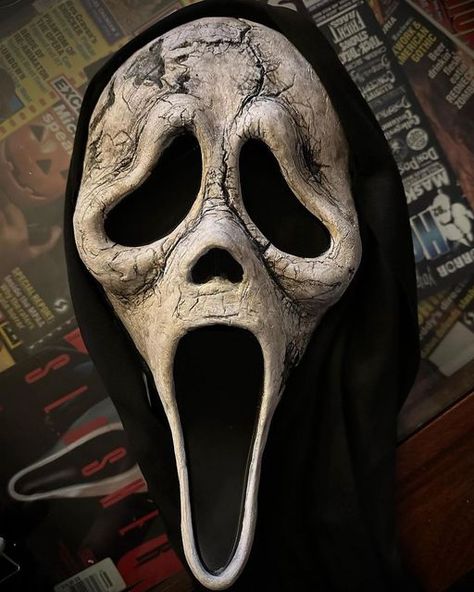 Cute Halloween Mask, Scary Mask Aesthetic, Ghostface Mask Diy, Halloween Mask Ideas Diy, Mascaras Aesthetic, Ghostface Masks, Halloween Mask Ideas, Mask Draw, Nurse Makeup