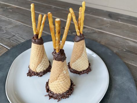 Thanksgiving Sugar Cone Teepees — Miss Annie's Home + Kitchen Nutter Butter Acorn Cookies, Nutter Butter Acorns, Thanksgiving Sweets, Acorn Cookies, Sugar Cones, Turkey Trot, Thanksgiving Treats, Almond Bark, Thanksgiving Kids