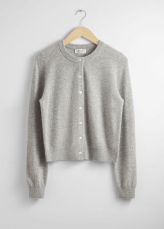 Nothing Says "Luxury" Like a Cashmere Cardigan—13 That Feel Extra Special Sixth Form, Autumn Fits, Stockholm Style, Stockholm Fashion, Cold Weather Outfits, Grey Cardigan, Window Shopping, Cashmere Cardigan, Fashion Story