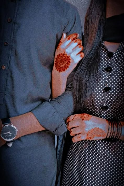 Couples dpz Couple Hand Dpz Stylish, Eid Dpz For Couple, Couples Dpz Instagram, Cute Couple Hand Dpz, Couples Dpz Stylish, Hand Pose Couple, Czns Goal Pics, Cute Love Couple Dpz, Romantic Pic Couple