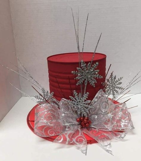 Tin Can Snowman, Snowman Hats, Snowman Hat, Christmas Hats, Christmas Floral Arrangements, Tin Can Crafts, Christmas Centerpieces Diy, Fun Christmas Crafts, Easy Christmas Decorations