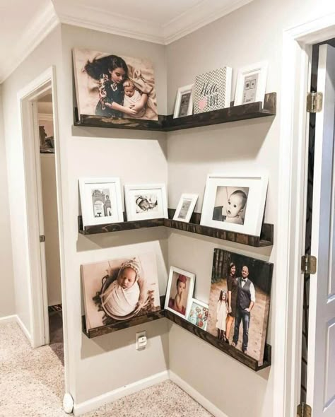 18 Attractive Corner Shelf Ideas With Purpose Unique Picture Display Ideas, Upstairs Hallway Decor, Corner Decorating Ideas, Corner Gallery Wall, Hall Wall Decor, Corner Shelf Ideas, Ledge Shelves, Front Room Decor, Diy Photo Display