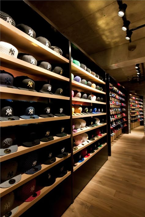 New Era flagship store Tokyo 05 Hat Store Design, New Era Store, Shoe Store Design, Sneakerhead Room, Cap Store, Retail Store Interior Design, Clothing Store Interior, Shoe Room, Clothing Store Design