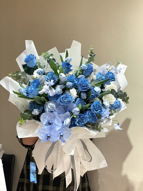 Flower Bouquet For Men, Bouquet For Men, Paper Rose Craft, Heal My Soul, Rose Craft, Man Bouquet, Blue Flowers Bouquet, Wrap Flowers, Diy Bouquet Wrap