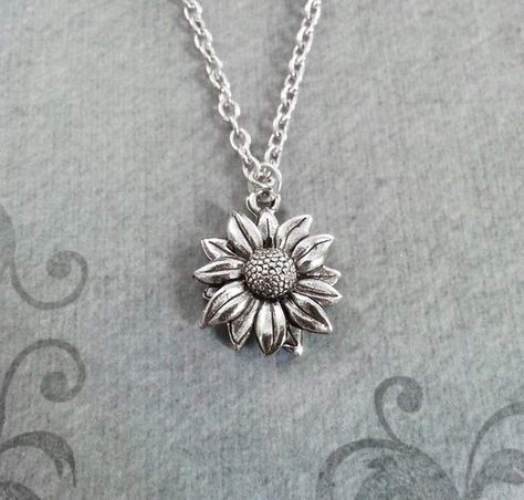 Shein Jewellery, Jewellery Lookbook, Packaging Jewellery, Jewellery Branding, Jewellery Chain, Sunflower Charm, Flower Girl Necklace, Chain Jewellery, Jewellery Shops