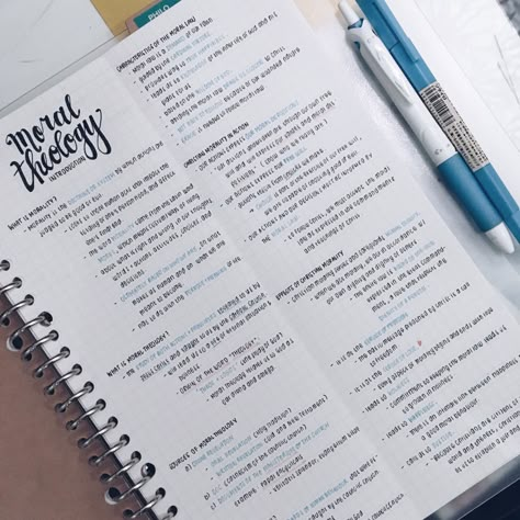 pinterest // priincesssprisi ☹ Notes Taking, Neat Handwriting, Note Ideas, College Notes, Bullet Journal Notes, Aesthetic Notes, School Organization Notes, Study Organization, Notes Organization