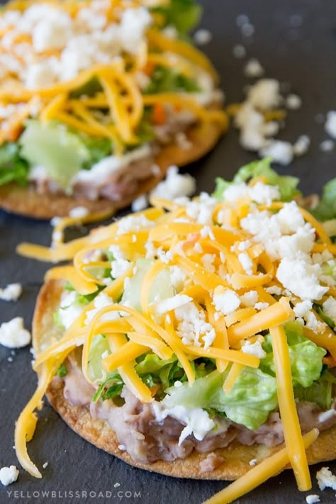 30 Light Summer Meals Perfect for Al Fresco Dining Baked Tostadas, Tostada Recipes, Diner Recept, No Meat, Meatless Monday, Meatless Meals, Vegetarian Meals, Taco Tuesday, Mexican Recipes