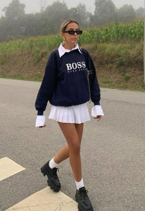 2024 Skirt Outfits Guide: Embrace Every Season with Style Scandinavian Style Outfit, Cute Mini Skirt Outfits, Preppy Style Outfits, Uniform Aesthetic, Preppy Mode, Adrette Outfits, Short Blanc, Ny Outfits, Tennis Skirt Outfit