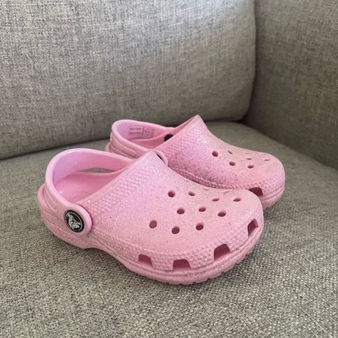 Pink Sparkling Crocs Crocs Ideas, Pink Glitter, Rap, Sparkle, Glitter, Jewelry Watches, Plus Fashion, Pink, Outfit Inspo