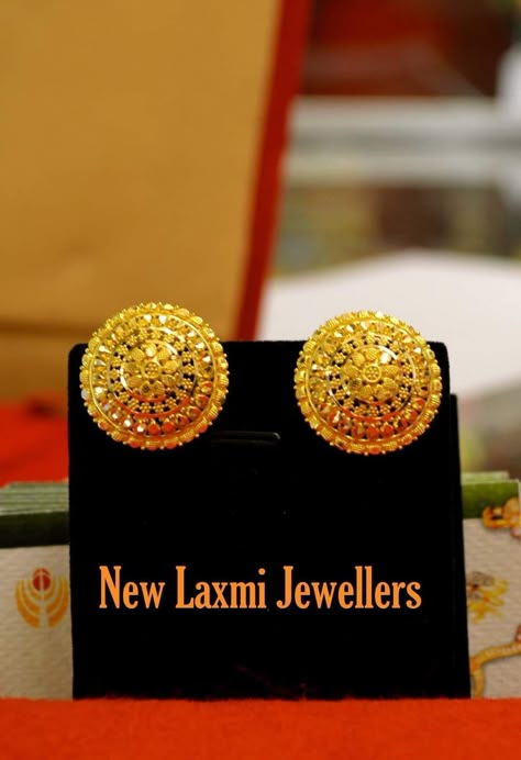 Kudi Earrings Gold, Gold Kammal Design, Gold Ear Tops Design, Gold Tops Earrings Indian, 4 Grams Gold Ear Rings, Gold Tops Earrings, Gold Earrings Designs For Daily Use, Gold Tops Designs, Indian Gold Jewellery Design