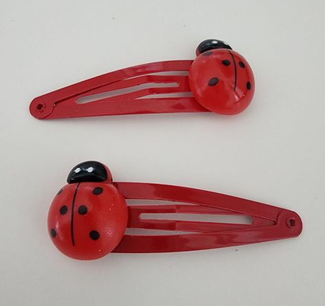 This is a set of ladybug hair clips. The hair clips are red. They are 50mm long. You will receive two clips. Super cute! Ladybug Hair Clips, Cute Hair Barrettes, Funky Hair Clips, Fun Hair Clips, Ceramic Hair Clips, Cute Barrettes, Cute Hair Pins, Ladybug Aesthetic, Diy Hair Clips