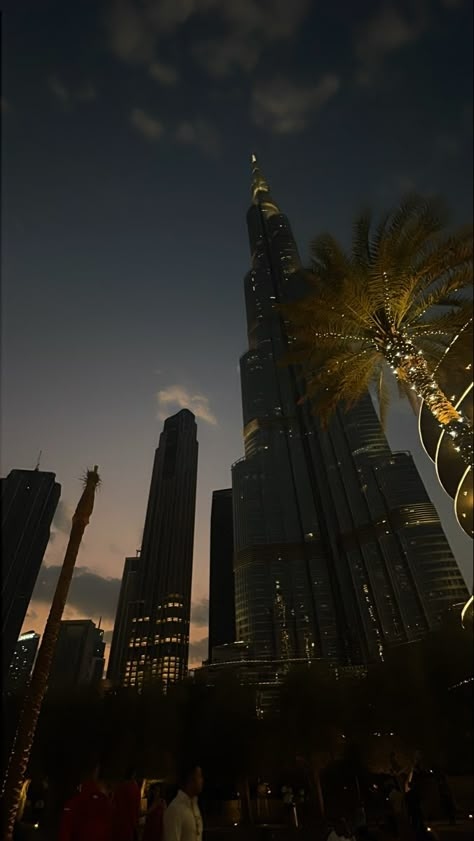 Dubai Sunset Aesthetic, Sunset In Dubai, Money Rich Aesthetic, Dubai Money, Dubai Vibes, Dubai Sunset, City View Night, Future Aesthetic, Dubai Architecture