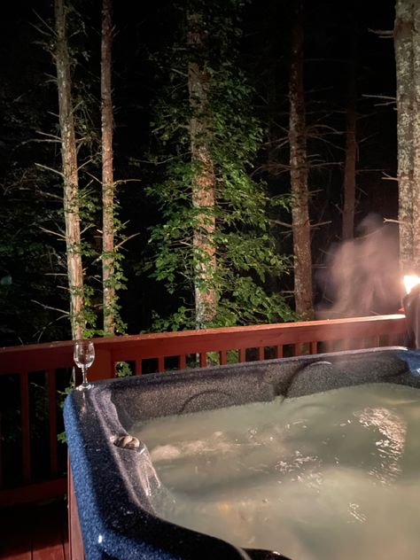 Log Cabin Vacation, Cozy Hot Tub Aesthetic, Winter Log Cabin Aesthetic, Summer Lodge Aesthetic, Winter Cabin Bedroom Aesthetic, Woodland Cabin Aesthetic, Cabin Movie Night, Lake House Aesthetic Cozy, Cabin Autumn Aesthetic