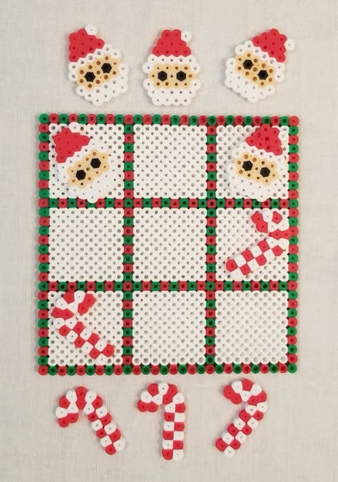 Pearler Beads Pattern Christmas, Melty Beads Ideas Christmas, Pearler Beads Christmas Patterns, Pearler Bead Christmas Patterns, New Years Perler Beads, Melty Beads Ideas Easy Cute, Peeler Bead Ideas Christmas, Hama Bead Jewelry, Christmas Beads Patterns