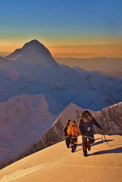 Himalaya Jimmy Chin, Monte Everest, Mountaineering Climbing, National Geographic Photographers, Mountain Love, Mt Everest, Its A Mans World, Ice Climbing, Mountain Climbing