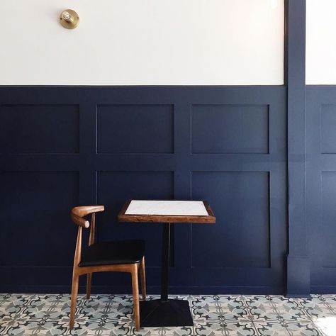 navy wainscoting Blue Wainscoting, Wainscoting Hallway, Wainscoting Stairs, Wainscoting Kitchen, Faux Wainscoting, Painted Wainscoting, Wainscoting Bedroom, Dining Room Wainscoting, Wainscoting Bathroom