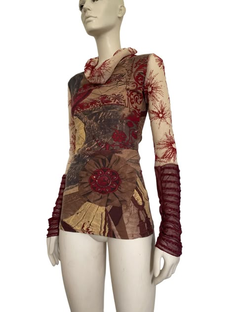 An AMAZING vintage early 00's Save the Queen turtleneck long sleeved top. Featuring a beautiful mesh design on the sleeves with deep red flower ruched details. The colour contract of the red and beige is just simply DIVINE. Perfect to wear for this autumn/winter. Jean Paul Gaultier vibes Measurements: The length is 67cm. Pit to pit is 42cm and sleeve length is 67cm. Size M Condition: In really good vintage condition. Minimal signs of wear. Please look at all the photos as they are a true represe Jean Paul Gaultier Vintage, Vintage Fashion Style, Brown And Red Outfit, Red Clothes, Long Sleeves, Style Tips, Maximalism Fashion, Mesh Tops, Mesh Long Sleeve Top