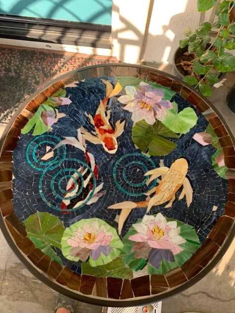 Pin by チカ on mosaico | Mosaic birdbath, Mosaic art, Mosaic glass Mosaic Desk, Wall Medallion, Stained Glass Mosaic Art, Mosaic Birdbath, Mosaic Tables, Mosaic Table Top, Mosaic Garden Art, Mosaic Tile Art, Glass Mosaic Art