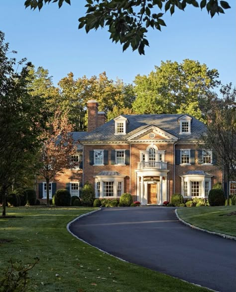 Houses In Virginia, Houses Aesthetic Exterior, Old Money Mansion Exterior, Brick House Aesthetic, Old Money House Exterior, Rural Mansion, House With Lots Of Windows, Old Money Homes, French Style House