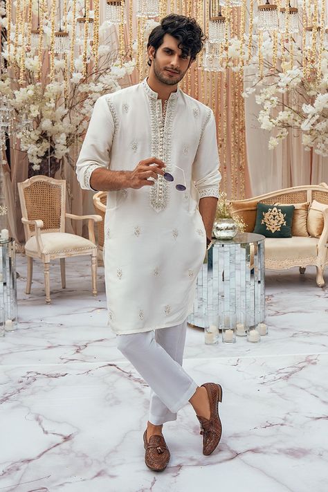 Indian Wedding Outfits For Men, Men Ethnic Wear India, Engagement Outfit For Man, Indian Mens Clothing, Traditional Indian Mens Clothing, Kurta Designs Men's, Wedding Matching Outfits, Wedding Clothes For Men, Mens Traditional Wear