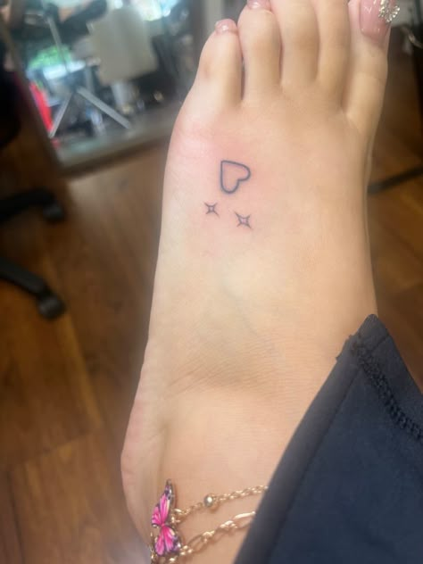 Small Hearts And Stars Tattoo, Heart Feet Tattoos, Tattoo Ideas On The Ankle, Different Color Tattoos, Cute Fake Tattoos, Medium Simple Tattoos, Hand Poked Tattoo Ideas Design, Small Pretty Tattoos Simple, Easy Ankle Tattoo