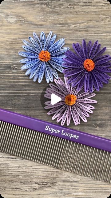 Quilling Flowers Tutorial Step By Step, Paper Quilling Ideas, Quilling Patterns Tutorials, Quilling Flowers Tutorial, Flower Quilling, Quilled Snowflakes, Quilling Videos, Aster Flowers, Quilling Flower Designs