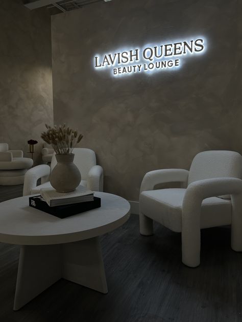 Luxury Esthetician Room, Lash Suite Decor, Beauty Studio Aesthetic, Luxury Salon Suite, Beauty Salon Decor Luxury, Luxury Beauty Salon Design, Lash Salon Interior Design, Beauty Salon Interior Luxury, Salon Suite Decor