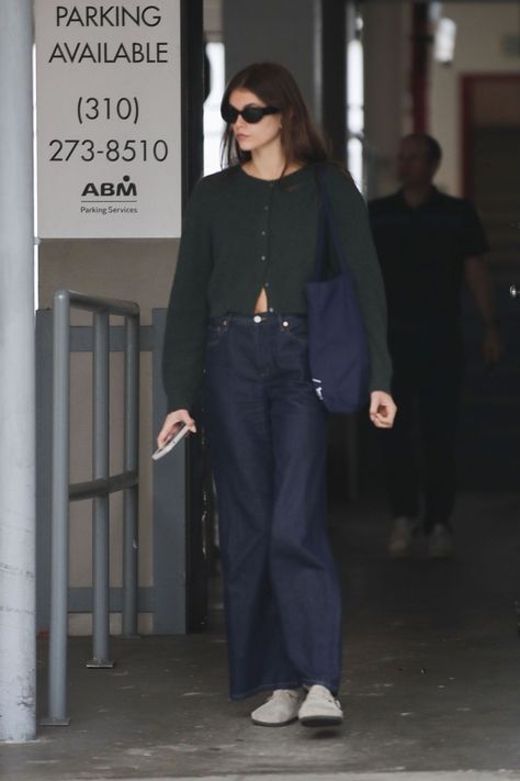 Kaia Gerber Style Kaia Gerber Outfits, Kaia Gerber Style, Jeans Outfit Winter, Trendy Fits, Kaia Gerber, Kinds Of Clothes, 가을 패션, Dream Clothes, Feminine Style