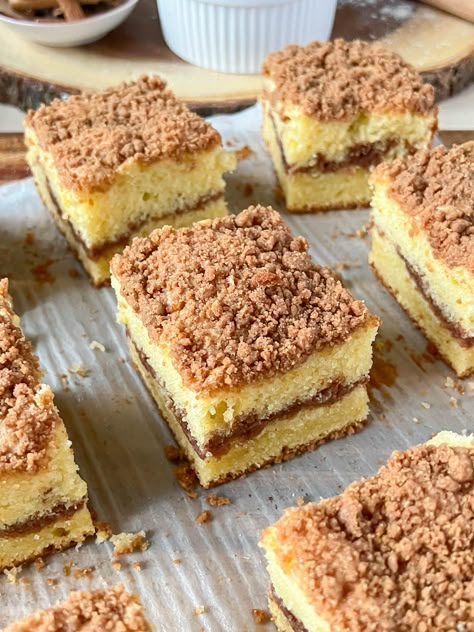 Cinnamon Coffee Cake Easy Desserts Cinnamon, Starbucks Cinnamon Coffee Cake, Starbucks Coffee Cake Recipe, Starbucks Coffee Cake, Desserts Cinnamon, Foods At Home, Restaurant Foods, Coffee Cake Recipes Easy, Cake Easter