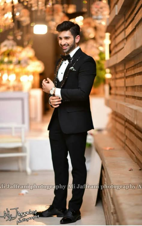 Groom Suit Poses, Muslim Groom Poses, Engagement Groom Poses, Tuxedo Poses, Groom Single Poses, Dulha Single Pose, Dulha Pose, Groom Photoshoot Poses, Aesthetics Clothing