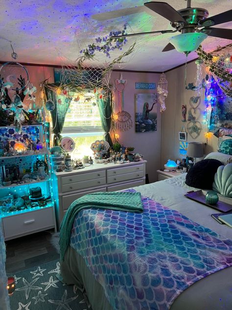 Undersea design and decor, my mermaid themed room Mermaid Core Aesthetic Bedroom, Space And Ocean Theme Room, Under Water Theme Bedroom, Aquarium Theme Bedroom, Mermaid Bedroom Ideas For Women, Magic Moon Aesthetic, Seacore Aesthetic Room, Underwater Bedroom Aesthetic, Mermaid Dorm Room