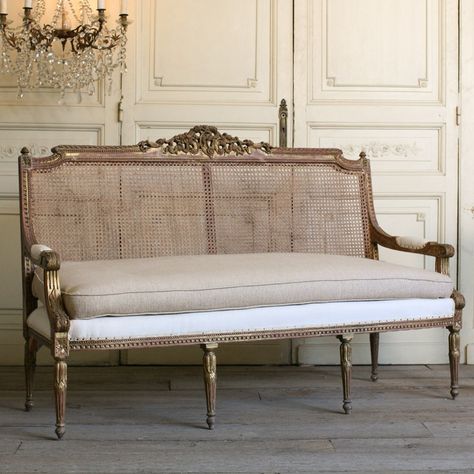 Eye For Design: Decorating With French Cane Settees Vintage Settee, Carved Sofa, Love Seats, French Sofa, Furniture Flip, Cane Furniture, Retro Sofa, Italian Villa, Nice Place