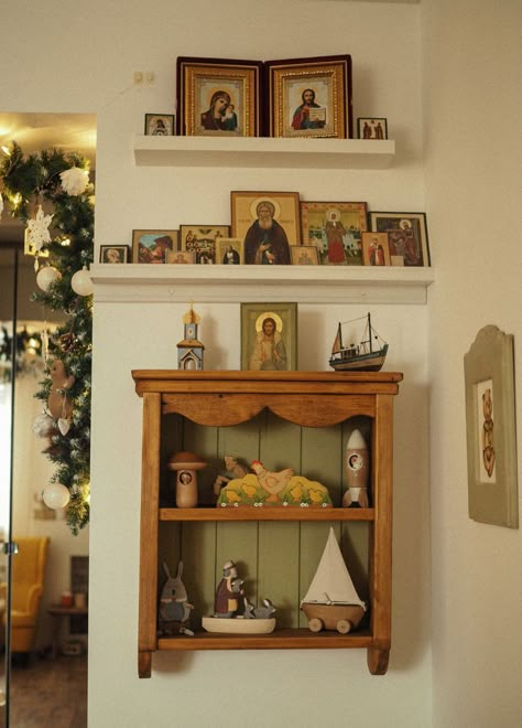 Shrine For Loved One, Icon Corner Ideas, Altar Shelf Ideas, Catholic Dorm Room, At Home Altar, Catholic Alters For Home, Catholic House Decor, Lent Decorations For Home, Prayer Room Ideas Catholic