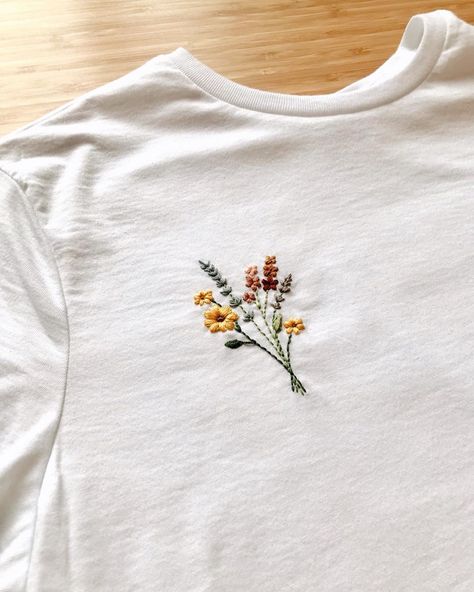 Embroidered by Emily on Instagram: “I’m actually in LOVE with how this custom shirt turned out 🌼 I might just make another for myself 😉” Broderie Anglaise Fabric, Shirt Stitching, Simple Embroidery Designs, Dmc Embroidery, Embroidery Shirt, Couture Embroidery, Shirt Design Inspiration, Pola Sulam, Embroidery Flowers Pattern